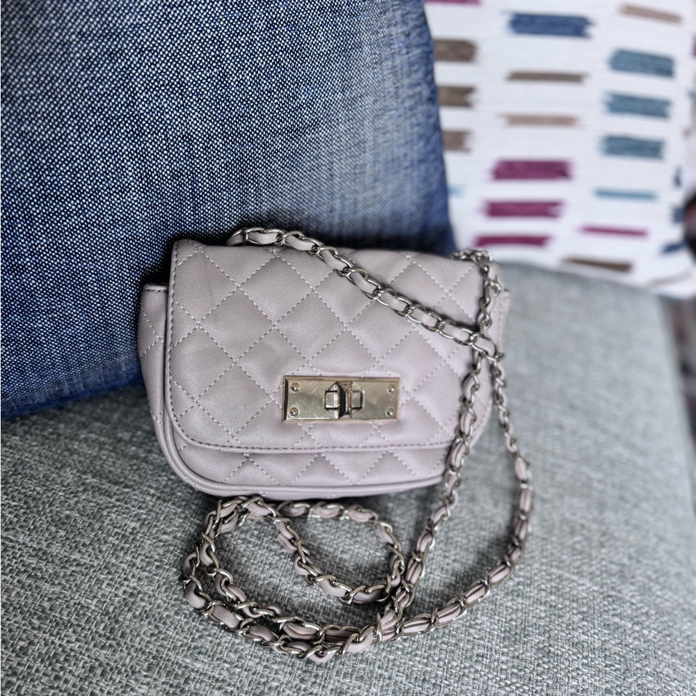 Chic Quilted Crossbody Bag with Chain - Gray